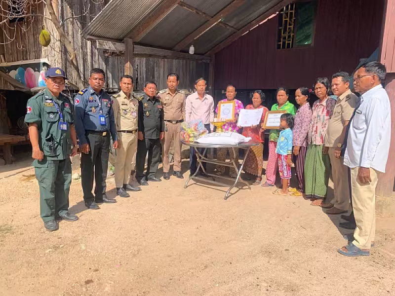 អ.ន.ក.ស្រុកកោះអណ្តែត នាំយកថវិកាបេឡាមរណសង្គ្រោះជូនគ្រួសារសពជាសមាជិក