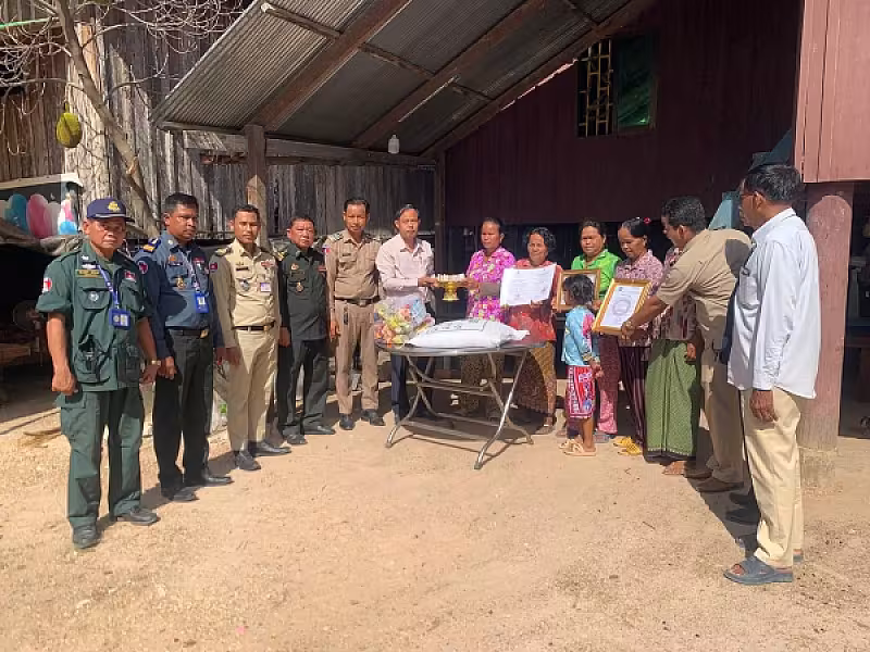 អ.ន.ក.ស្រុកកោះអណ្តែត នាំយកថវិកាបេឡាមរណសង្គ្រោះជូនគ្រួសារសពជាសមាជិក - Image 2