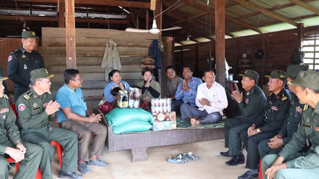 អ.ន.ក. ខេត្តកំពង់ធំ​ នាំយកអំណោយជូនអតីតយុទ្ធជនជាសមាជិកក្រុមប្រឹក្សាឃុំ - Image 3