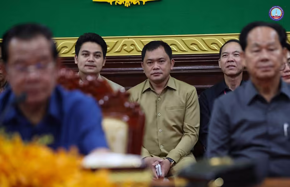 សម្ដេចអគ្គមហាសេនាបតីតេជោ ហ៊ុន សែន បានអញ្ជើញជាអធិបតីភាពដ៏ខ្ពង់ខ្ពស់ក្នុងពិធីសំណេះសំណាលជាមួយក្រុមប្រឹក្សាខេត្ត ក្រុង ស្រុក ឃុំ សង្កាត់ និងថ្នាក់ដឹកនាំមន្ទីរ អង្គភាពនានាជុំវិញខេត្តកំពង់ឆ្នាំង  - Image 6