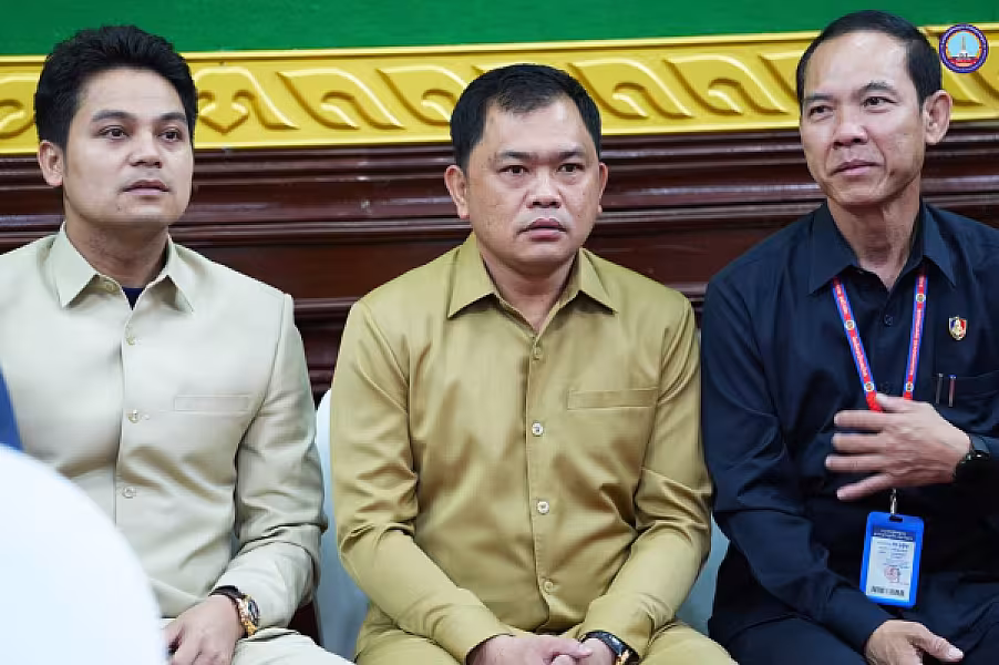 សម្ដេចអគ្គមហាសេនាបតីតេជោ ហ៊ុន សែន បានអញ្ជើញជាអធិបតីភាពដ៏ខ្ពង់ខ្ពស់ក្នុងពិធីសំណេះសំណាលជាមួយក្រុមប្រឹក្សាខេត្ត ក្រុង ស្រុក ឃុំ សង្កាត់ និងថ្នាក់ដឹកនាំមន្ទីរ អង្គភាពនានាជុំវិញខេត្តកំពង់ឆ្នាំង  - Image 10