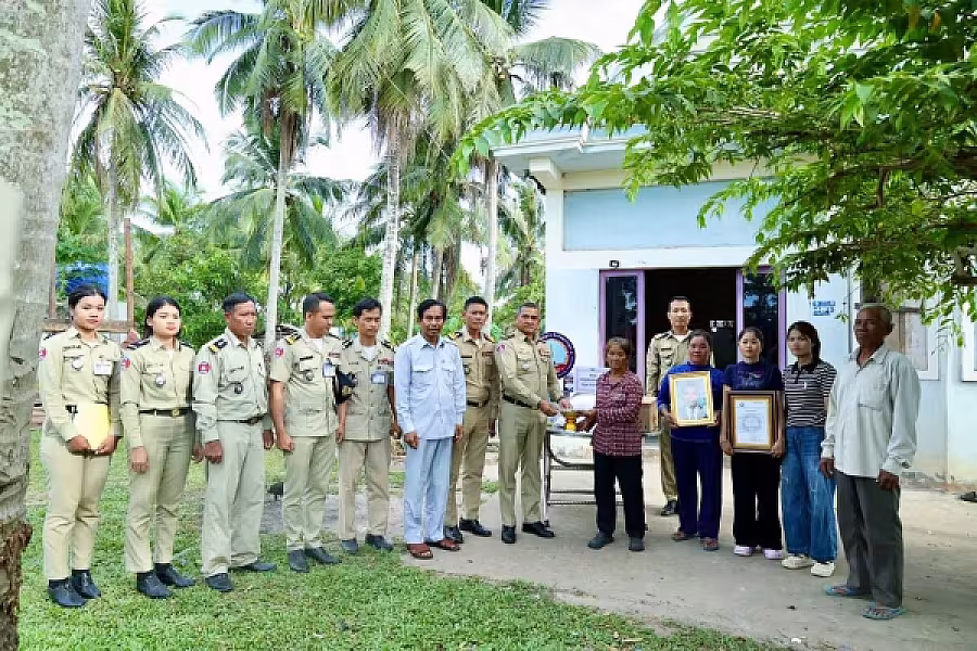 អ.ន.ក.ខេត្តកោះកុង នាំយកថវិកាបេឡាមរណសង្គ្រោះប្រគល់ជូនគ្រួសារសពជាសមាជិក - Image 2