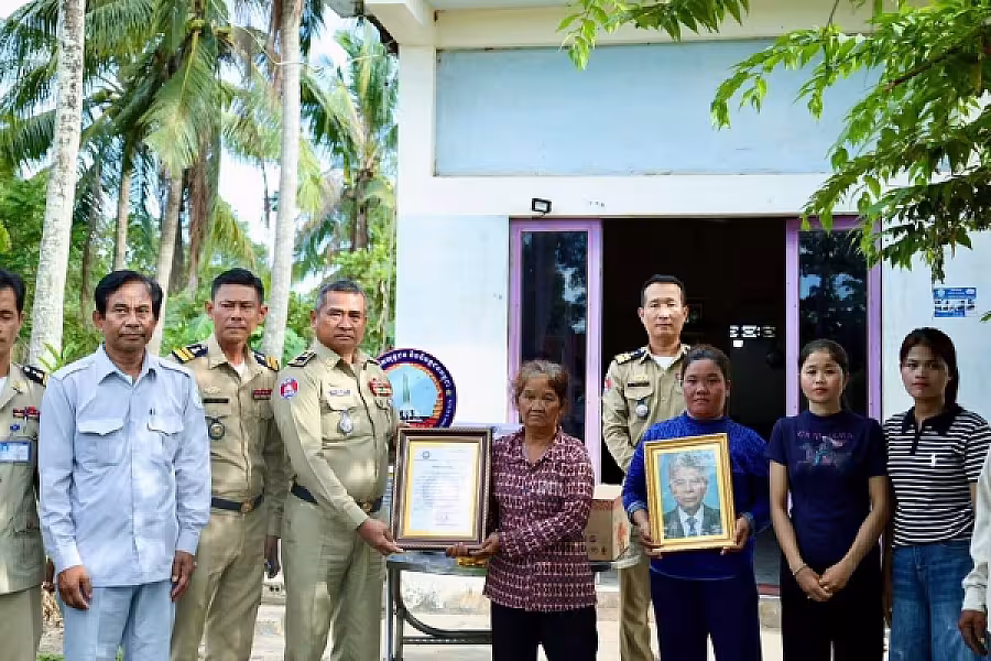អ.ន.ក.ខេត្តកោះកុង នាំយកថវិកាបេឡាមរណសង្គ្រោះប្រគល់ជូនគ្រួសារសពជាសមាជិក - Image 3