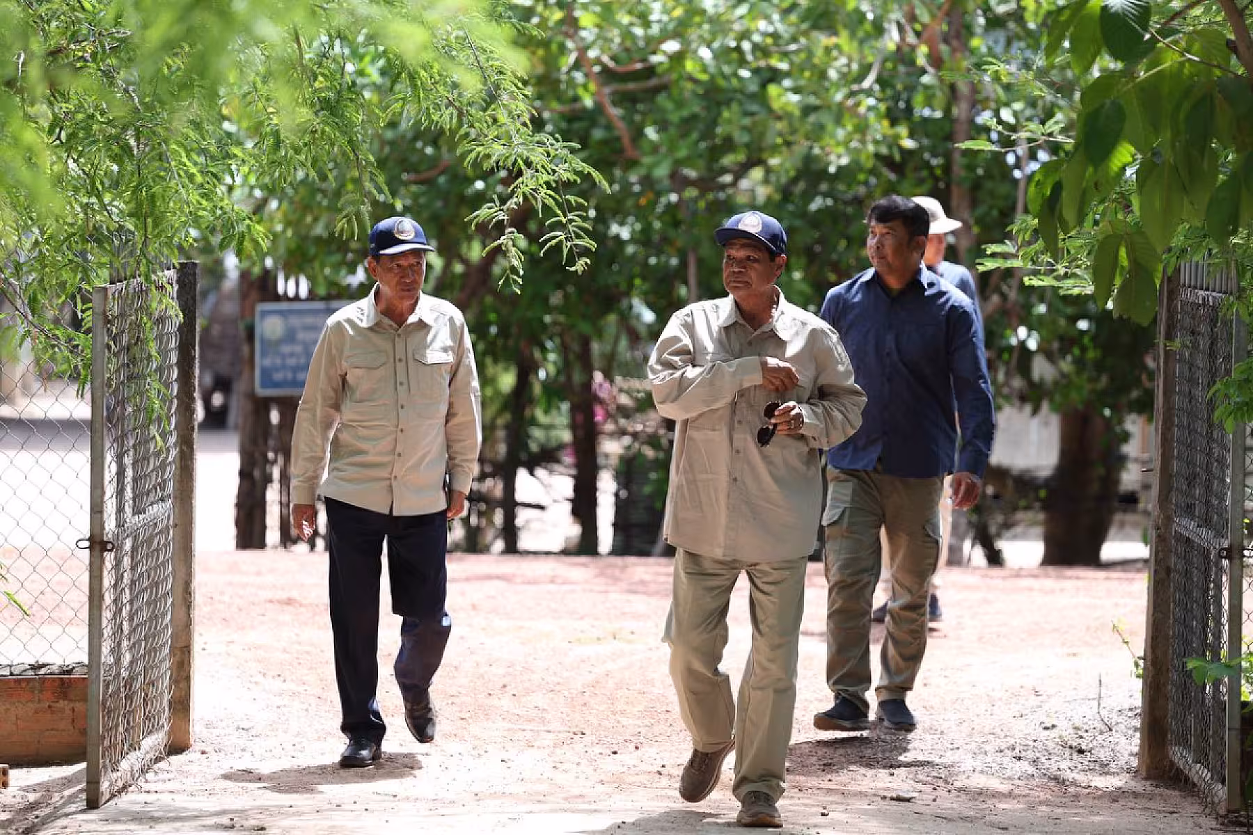 ឯកឧត្តម គន់ គីម អញ្ជើញចុះសួរសុខទុក្ខសមាជិក អ.ន.ក.តាមខ្នងផ្ទះ ក្នុងខេត្តស្វាយរៀង