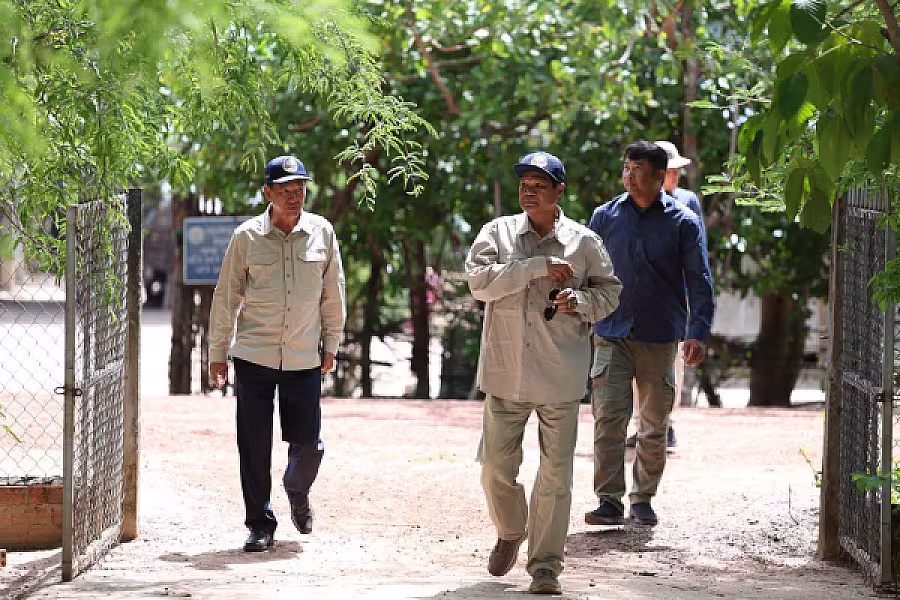 ឯកឧត្តម គន់ គីម អញ្ជើញចុះសួរសុខទុក្ខសមាជិក អ.ន.ក.តាមខ្នងផ្ទះ ក្នុងខេត្តស្វាយរៀង