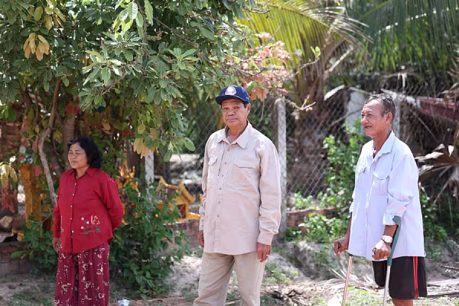 ឯកឧត្តម គន់ គីម អញ្ជើញចុះសួរសុខទុក្ខសមាជិក អ.ន.ក.តាមខ្នងផ្ទះ ក្នុងខេត្តស្វាយរៀង - Image 3