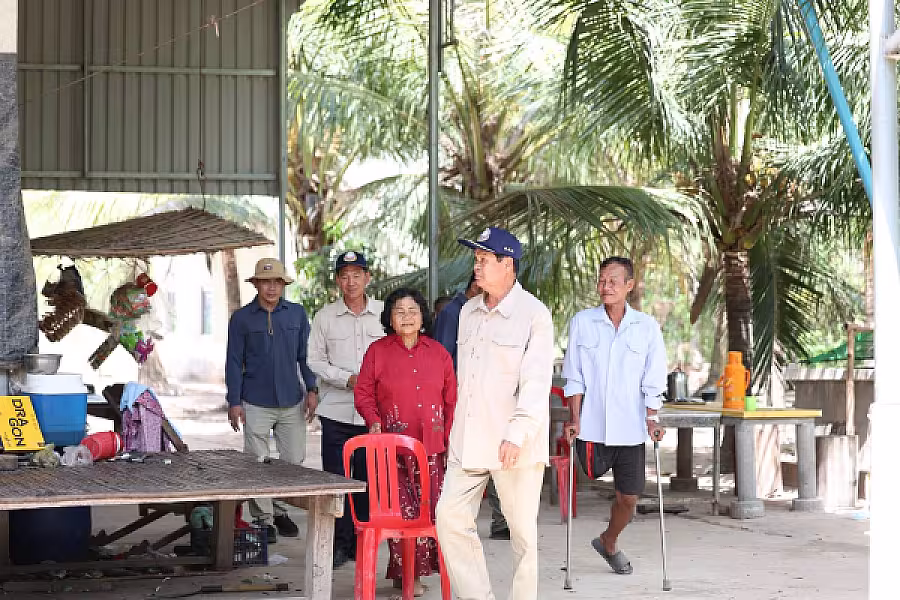 ឯកឧត្តម គន់ គីម អញ្ជើញចុះសួរសុខទុក្ខសមាជិក អ.ន.ក.តាមខ្នងផ្ទះ ក្នុងខេត្តស្វាយរៀង - Image 4