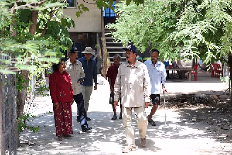 ឯកឧត្តម គន់ គីម អញ្ជើញចុះសួរសុខទុក្ខសមាជិក អ.ន.ក.តាមខ្នងផ្ទះ ក្នុងខេត្តស្វាយរៀង - Image 5