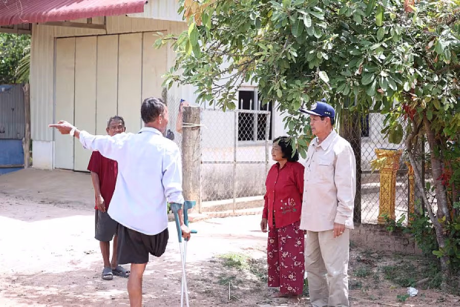 ឯកឧត្តម គន់ គីម អញ្ជើញចុះសួរសុខទុក្ខសមាជិក អ.ន.ក.តាមខ្នងផ្ទះ ក្នុងខេត្តស្វាយរៀង - Image 6