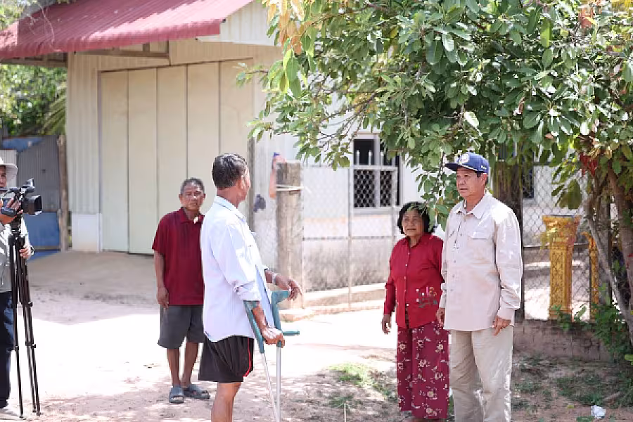 ឯកឧត្តម គន់ គីម អញ្ជើញចុះសួរសុខទុក្ខសមាជិក អ.ន.ក.តាមខ្នងផ្ទះ ក្នុងខេត្តស្វាយរៀង - Image 7
