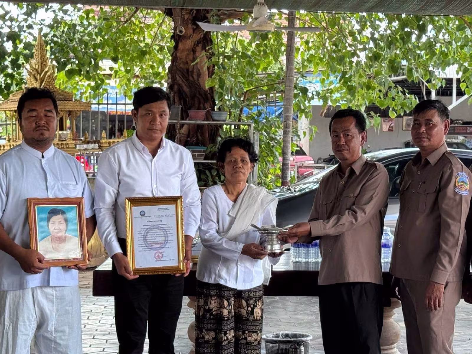 អ.ន.ក.ក្រុងសៀមរាប នាំយកថវិកាបេឡាមរណសង្គ្រោះប្រគល់ជូនគ្រួសារសពសមាជិក