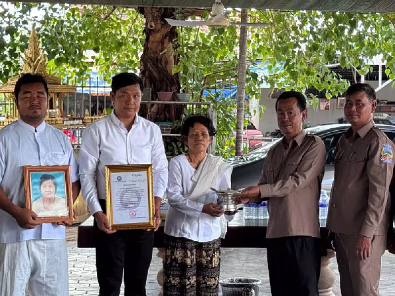 អ.ន.ក.ក្រុងសៀមរាប នាំយកថវិកាបេឡាមរណសង្គ្រោះប្រគល់ជូនគ្រួសារសពសមាជិក