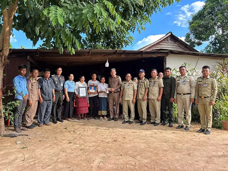 អ.ន.ក.ស្រុកពួក នាំយកថវិកាបេឡាមរណសង្គ្រោះប្រគល់ជូនគ្រួសារសពសមាជិក - Image 4