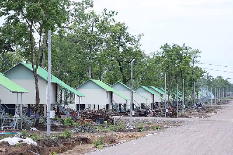 ឯកឧត្តម គន់ គីម អញ្ជើញចុះសួរទុក្ខពលរដ្ឋភៀសសឹកស្នាក់នៅផ្ទះបណ្តោះអាសន្នរបស់សមាគម ក្នុងខេត្តព្រះវិហារ - Image 10