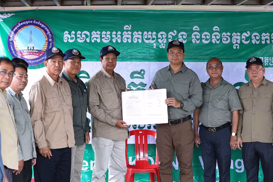 ឯកឧត្តម គន់ គីម អញ្ជើញចុះសួរទុក្ខពលរដ្ឋភៀសសឹកស្នាក់នៅផ្ទះបណ្តោះអាសន្នរបស់សមាគម ក្នុងខេត្តព្រះវិហារ - Image 13