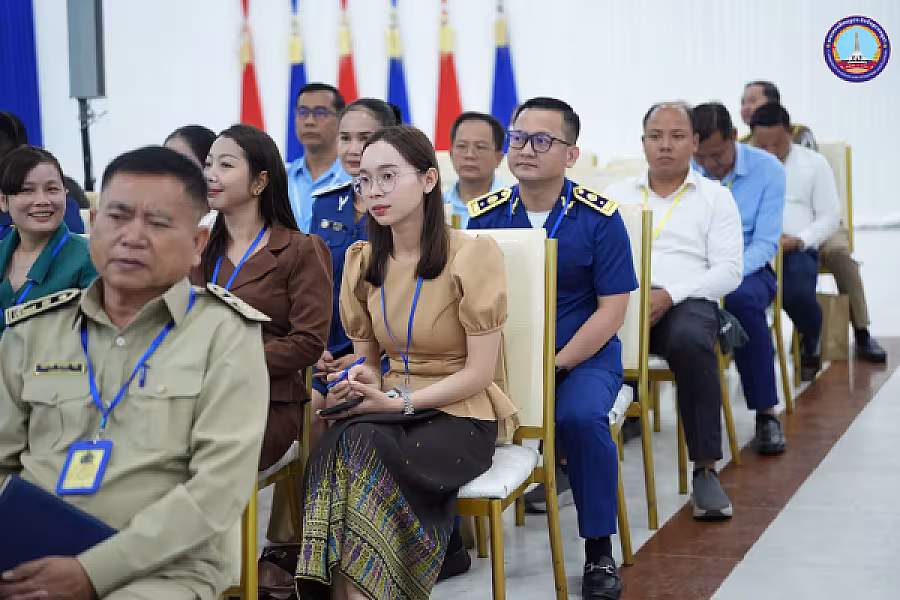 សម្ដេចអគ្គមហាសេនាបតីតេជោ ហ៊ុន សែន អញ្ជើញជាអធិបតីភាពដ៏ខ្ពង់ខ្ពស់ក្នុងពិធីសំណេះសំណាលជាមួយក្រុមប្រឹក្សាខេត្ត ក្រុង ស្រុក ឃុំ សង្កាត់ និង ថ្នាក់ដឹកនាំនៃមន្ទីរ អង្គភាពនានាជុំវិញខេត្តកំពង់ធំ - Image 15