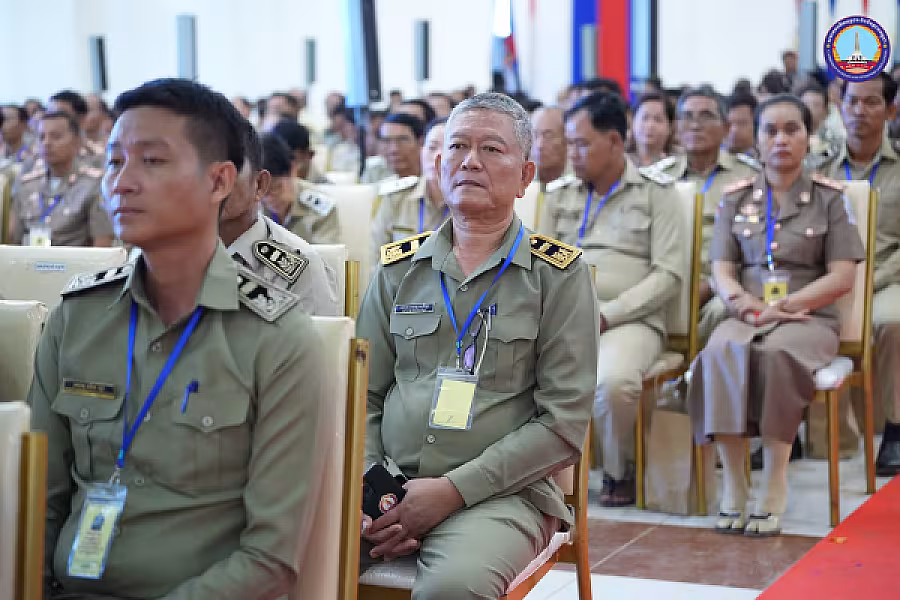 សម្ដេចអគ្គមហាសេនាបតីតេជោ ហ៊ុន សែន អញ្ជើញជាអធិបតីភាពដ៏ខ្ពង់ខ្ពស់ក្នុងពិធីសំណេះសំណាលជាមួយក្រុមប្រឹក្សាខេត្ត ក្រុង ស្រុក ឃុំ សង្កាត់ និង ថ្នាក់ដឹកនាំនៃមន្ទីរ អង្គភាពនានាជុំវិញខេត្តកំពង់ធំ - Image 23