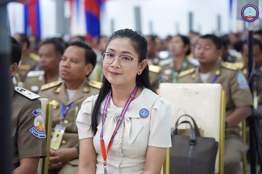 សម្ដេចអគ្គមហាសេនាបតីតេជោ ហ៊ុន សែន អញ្ជើញជាអធិបតីភាពដ៏ខ្ពង់ខ្ពស់ក្នុងពិធីសំណេះសំណាលជាមួយក្រុមប្រឹក្សាខេត្ត ក្រុង ស្រុក ឃុំ សង្កាត់ និង ថ្នាក់ដឹកនាំនៃមន្ទីរ អង្គភាពនានាជុំវិញខេត្តកំពង់ធំ - Image 12