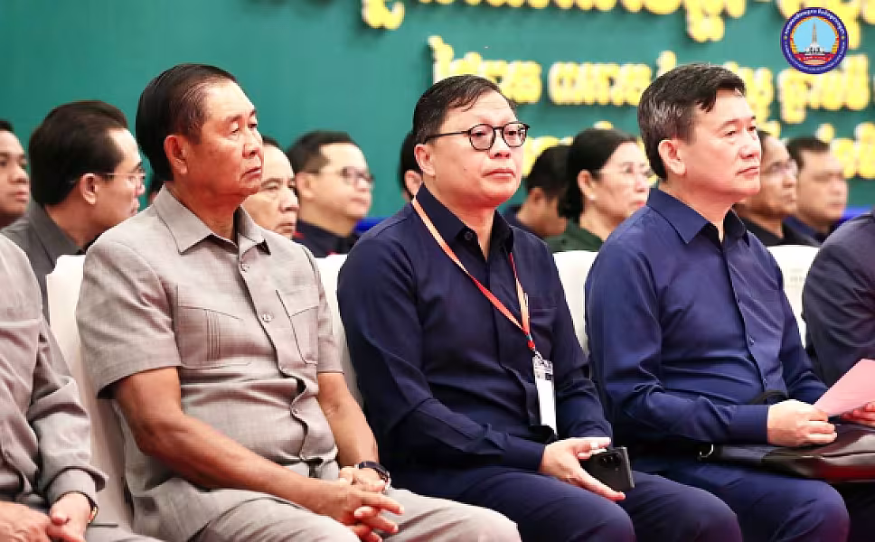 សម្ដេចអគ្គមហាសេនាបតីតេជោ ហ៊ុន សែន អញ្ជើញជាអធិបតីភាពដ៏ខ្ពង់ខ្ពស់ក្នុងពិធីសំណេះសំណាលជាមួយក្រុមប្រឹក្សាខេត្ត ក្រុង ស្រុក ឃុំ សង្កាត់ និង ថ្នាក់ដឹកនាំនៃមន្ទីរ អង្គភាពនានាជុំវិញខេត្តកំពង់ធំ - Image 7