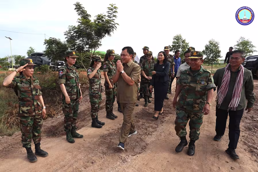 ឯកឧត្តមអ្នកឧកញ៉ា ម៉ម វណ្ណឌី អញ្ជើញចុះសាកសួរសុខទុក្ខ និងនាំយកអំណោយជូនគ្រួសារអតីតយុទ្ធជន២០៦គ្រួសារនៅខេត្តកំពង់ធំ