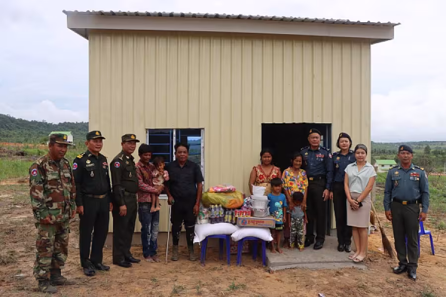 អ.ន.ក. ខេត្តព្រះសីហនុ ចុះជួបសំណេះសំណាល និងនាំយកអំណោយជូនសមាជិក - Image 3