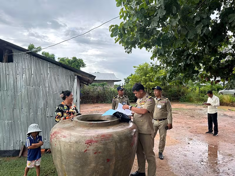 អ.ន.ក. ស្រុកគាត់ក្រឡ ចុះសាកសួរសុខទុក្ខ និងពិនិត្យស្ថានភាពជីវភាពអតីតយុទ្ធជន - Image 4