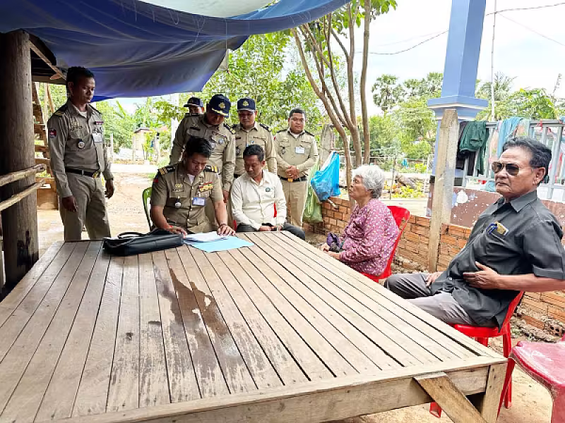 អ.ន.ក. ស្រុកគាត់ក្រឡ ចុះសាកសួរសុខទុក្ខ និងពិនិត្យស្ថានភាពជីវភាពអតីតយុទ្ធជន - Image 5