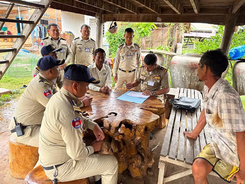 អ.ន.ក. ស្រុកគាត់ក្រឡ ចុះសាកសួរសុខទុក្ខ និងពិនិត្យស្ថានភាពជីវភាពអតីតយុទ្ធជន - Image 7