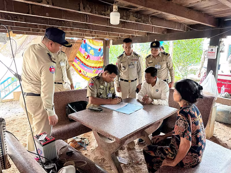 អ.ន.ក. ស្រុកគាត់ក្រឡ ចុះសាកសួរសុខទុក្ខ និងពិនិត្យស្ថានភាពជីវភាពអតីតយុទ្ធជន - Image 9