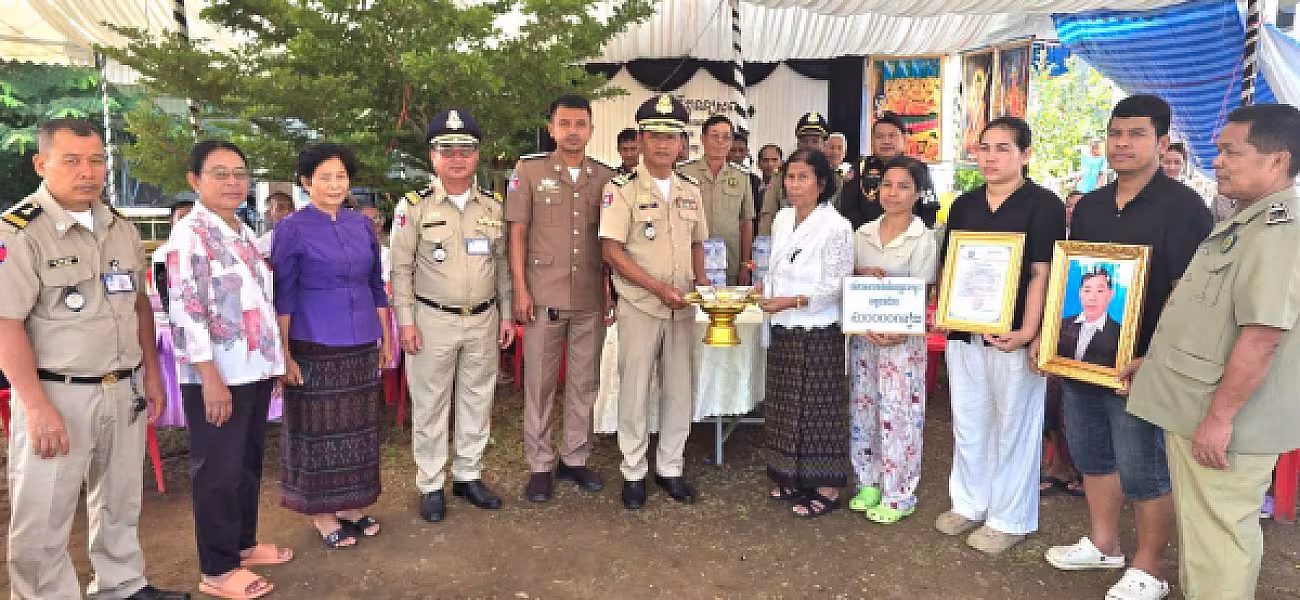 អ.ន.ក.ស្រុកកំរៀង នាំយកថវិកាបេឡាមរណសង្គ្រោះជូនគ្រួសារសពជាសមាជិក