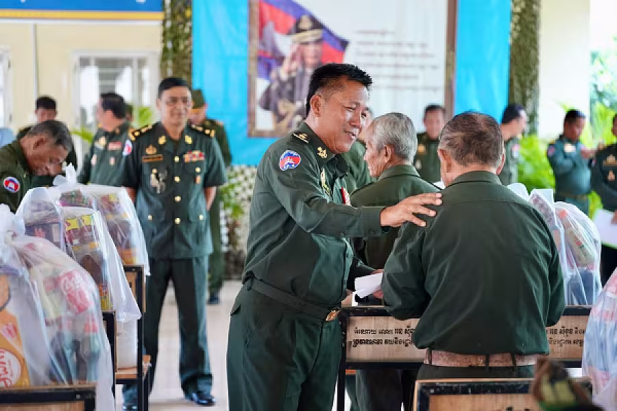 អតីតយុទ្ធជន និងនិវត្តជន ២៣គ្រួសារ ក្នុងខេត្តកណ្ដាលទទួលអំណោយពីសម្ដេចតេជោ និងសម្ដេចកិត្តិព្រឹទ្ធបណ្ឌិត - Image 12