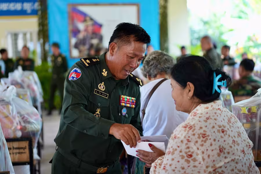 អតីតយុទ្ធជន និងនិវត្តជន ២៣គ្រួសារ ក្នុងខេត្តកណ្ដាលទទួលអំណោយពីសម្ដេចតេជោ និងសម្ដេចកិត្តិព្រឹទ្ធបណ្ឌិត - Image 13