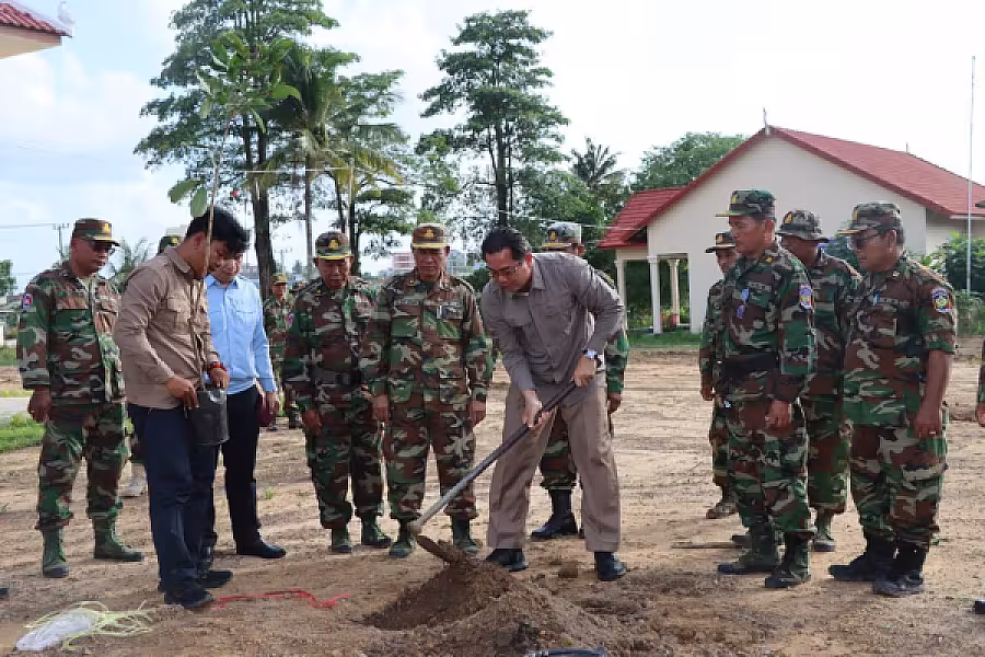 ឯកឧត្តម ម៉ាង ស៊ីណេត អញ្ជើញជាអធិបតីភាពក្នុងពិធីដាំដើមឈើក្នុងបរិវេណស្នាក់ការសមាគមខេត្ត - Image 4