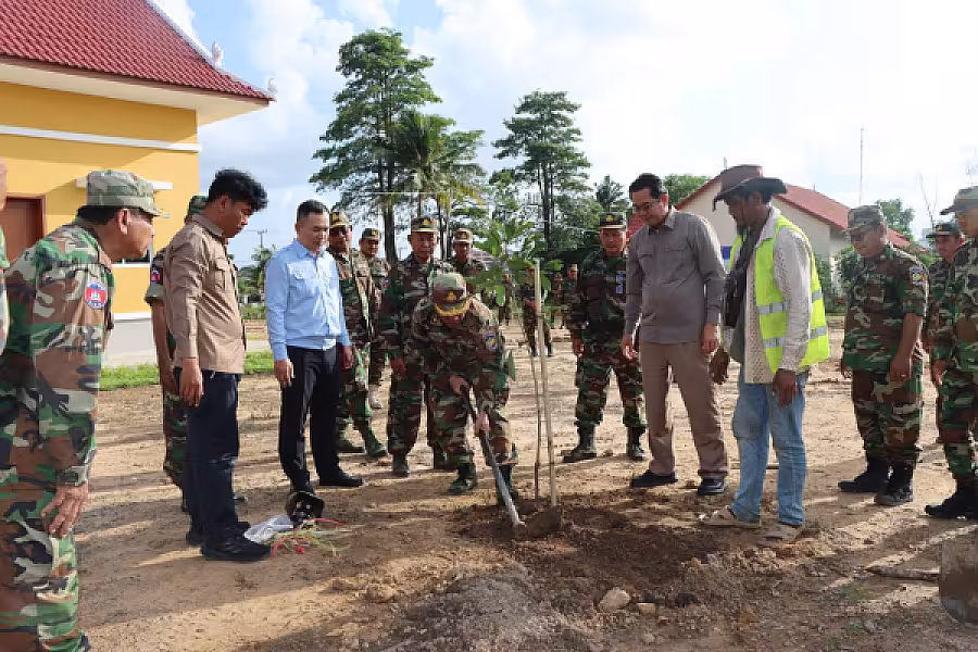 ឯកឧត្តម ម៉ាង ស៊ីណេត អញ្ជើញជាអធិបតីភាពក្នុងពិធីដាំដើមឈើក្នុងបរិវេណស្នាក់ការសមាគមខេត្ត - Image 8