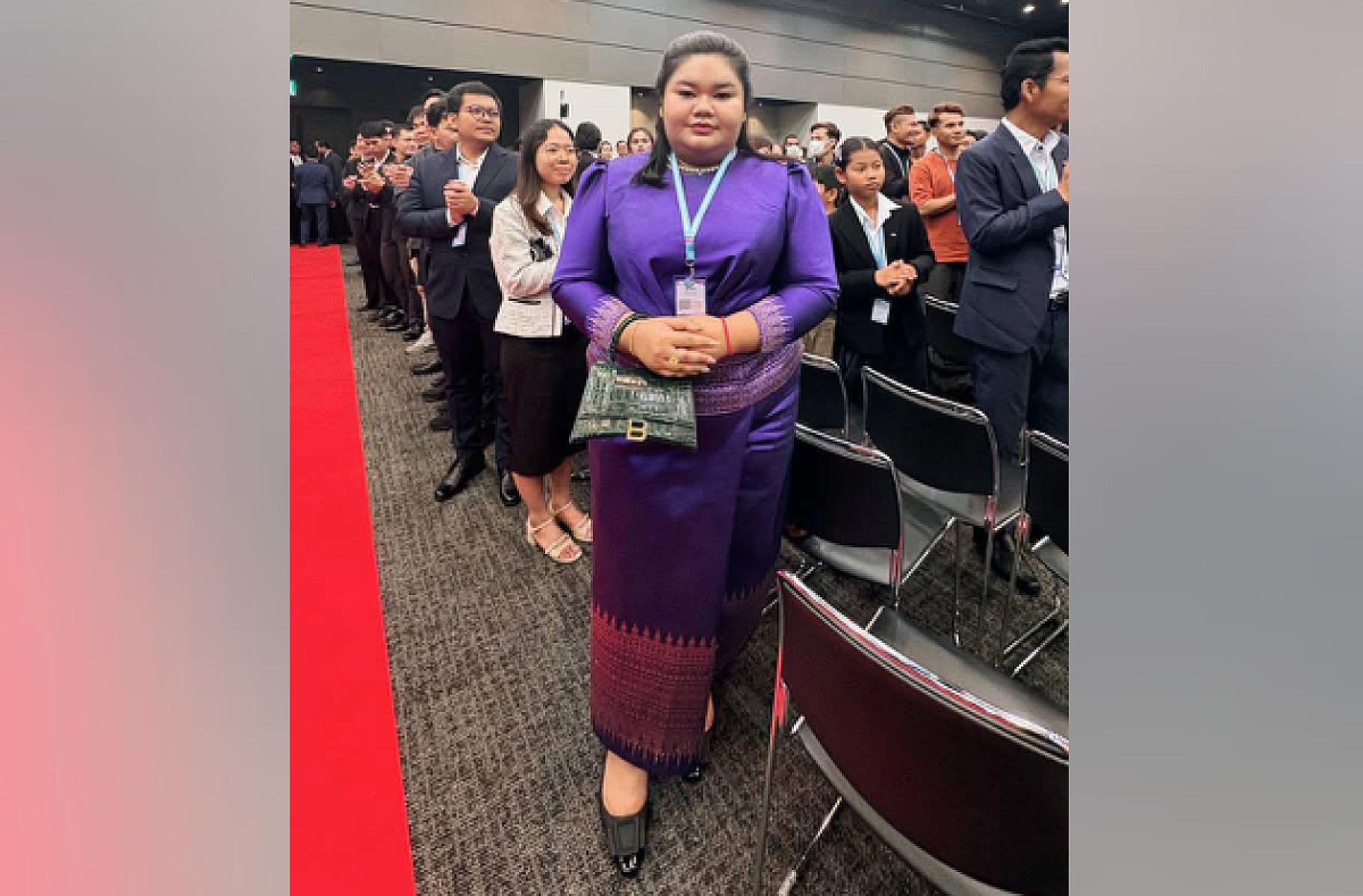 កញ្ញា រិទ្ធ ម៉ាណា  បាន​ចូល​រួម​ឧបត្ថម្ភ​ថវិកា​ចំនួន​ 100ដុល្លារ​ ដេីម្បី​រៀបចំ​មហាសន្និបាត​វិសាមញ្ញ​តំណាង​សមាគម​អតីត​យុទ្ធ​ជន​កម្ពុជា​ទូទាំង​ប្រទេស​