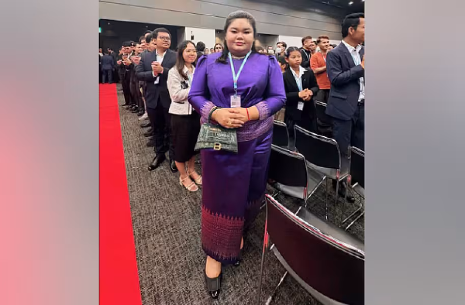 កញ្ញា រិទ្ធ ម៉ាណា  បាន​ចូល​រួម​ឧបត្ថម្ភ​ថវិកា​ចំនួន​ 100ដុល្លារ​ ដេីម្បី​រៀបចំ​មហាសន្និបាត​វិសាមញ្ញ​តំណាង​សមាគម​អតីត​យុទ្ធ​ជន​កម្ពុជា​ទូទាំង​ប្រទេស​