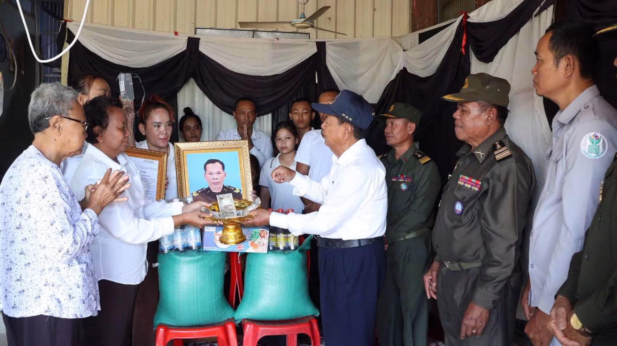 អ.ន.ក. ខេត្តកំពង់ធំ នាំយកថវិកាបេឡាមរណសង្គ្រោះជូនគ្រួសារសពសមាជិក