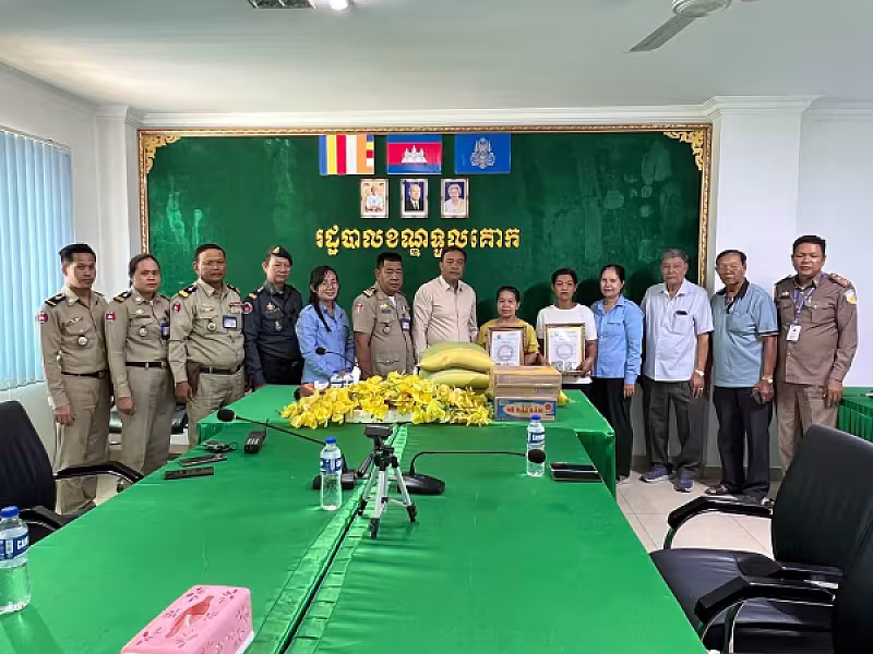 អ.ន.ក.ខណ្ឌទួលគោក នាំយកថវិកាបេឡាមរណសង្គ្រោះ និងអំណោយជូនគ្រួសារសពសមាជិក - Image 4