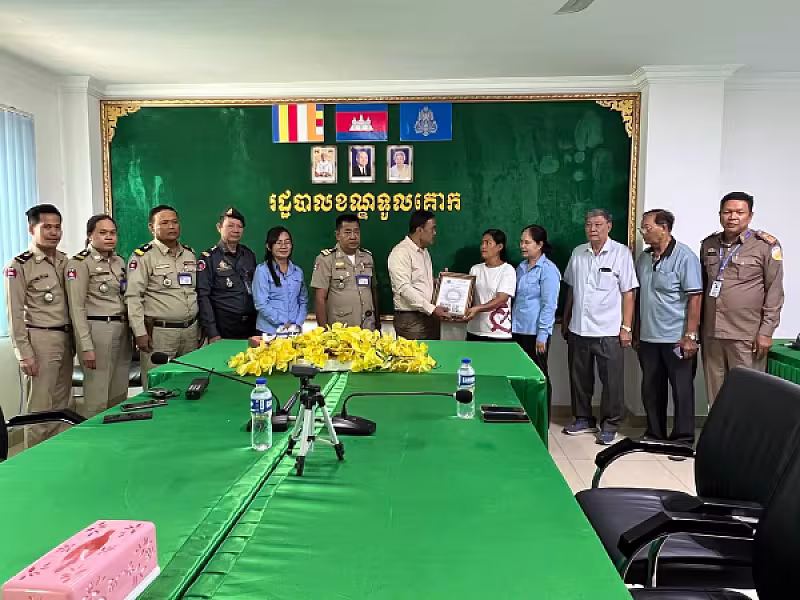 អ.ន.ក.ខណ្ឌទួលគោក នាំយកថវិកាបេឡាមរណសង្គ្រោះ និងអំណោយជូនគ្រួសារសពសមាជិក - Image 5