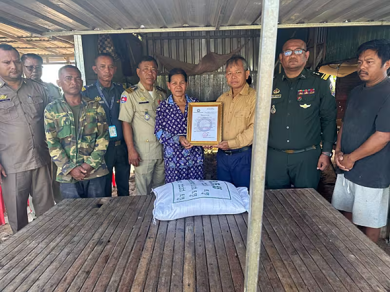 អ.ន.ក. ស្រុកត្រាំកក់ នាំយកថវិកាបេឡាមរណសង្គ្រោះជូនគ្រួសារសពសមាជិក