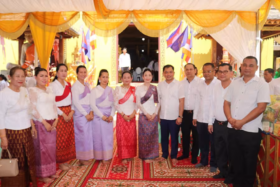 សម្ដេចតេជោ និងសម្ដេចកិត្តិព្រឹទ្ធបណ្ឌិត រៀបចំចង្ហាន់ប្រគេនបេក្ខសមណសិស្ស និងផ្ដល់ដល់សិស្សជាង១,២០០អង្គ/នាក់ ក្នុងឱកាសប្រឡងធម្មវិន័យ  - Image 8