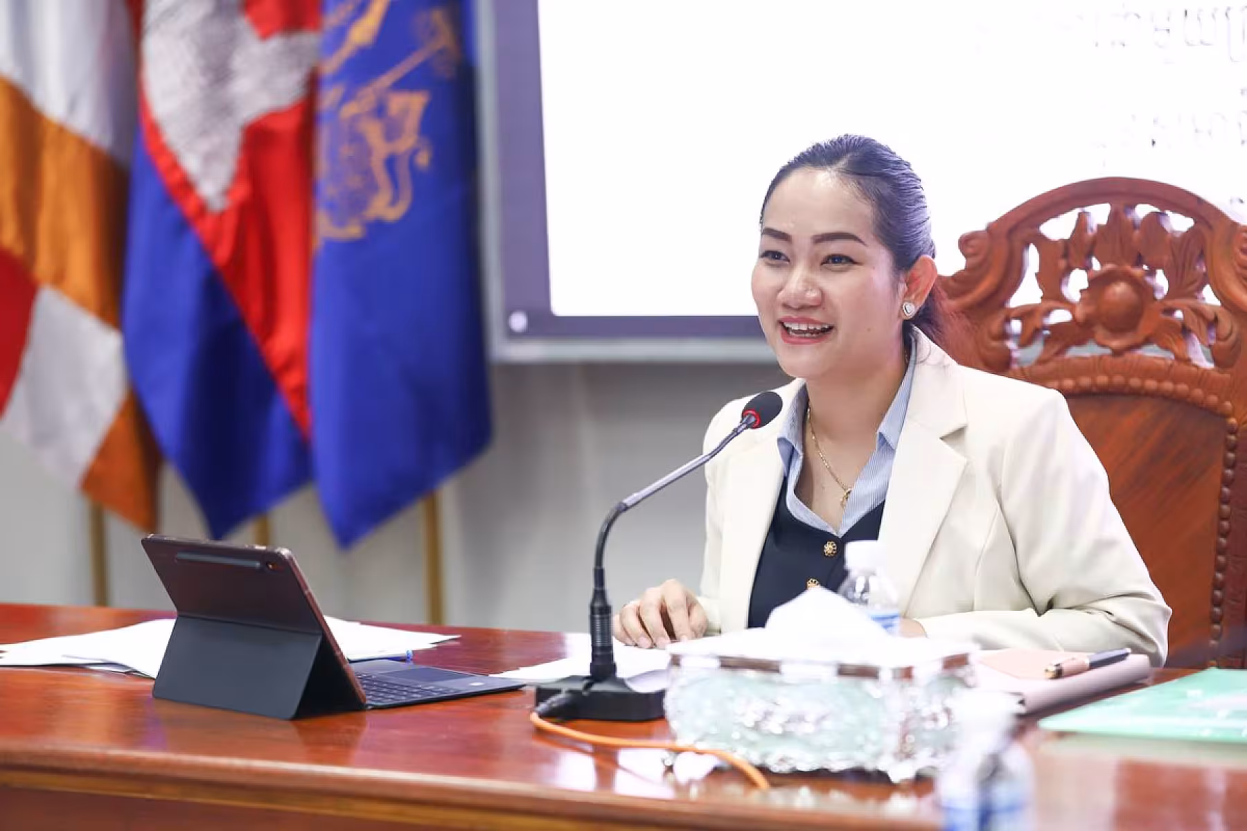 លោកជំទាវ ទេស ផល្លីន អញ្ជើញដឹកនាំកិច្ចប្រជុំតម្រង់ទិសការងារ របស់លេខាធិការដ្ឋាននៃគណៈកម្មាធិការអ.ន.ក វិស័យព័ត៌មាន