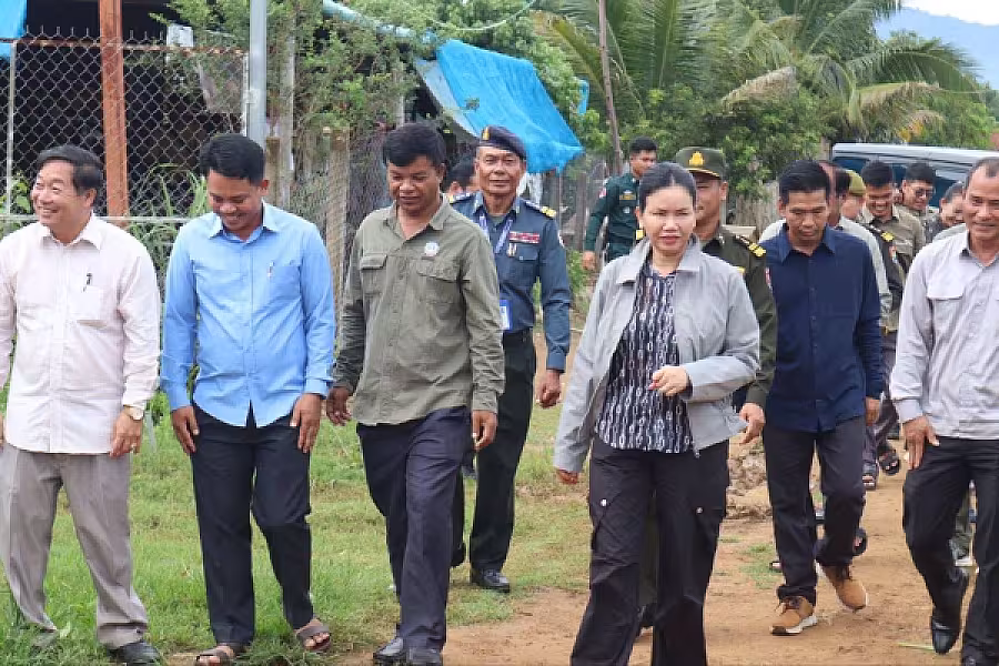 លោកជំទាវ បាន ស្រីមុំ អញ្ជើញចុះប្រគល់ផ្ទះថ្នី ១ខ្នងជូនអតីតយុទ្ធជន នៅស្រុកសាលាក្រៅ