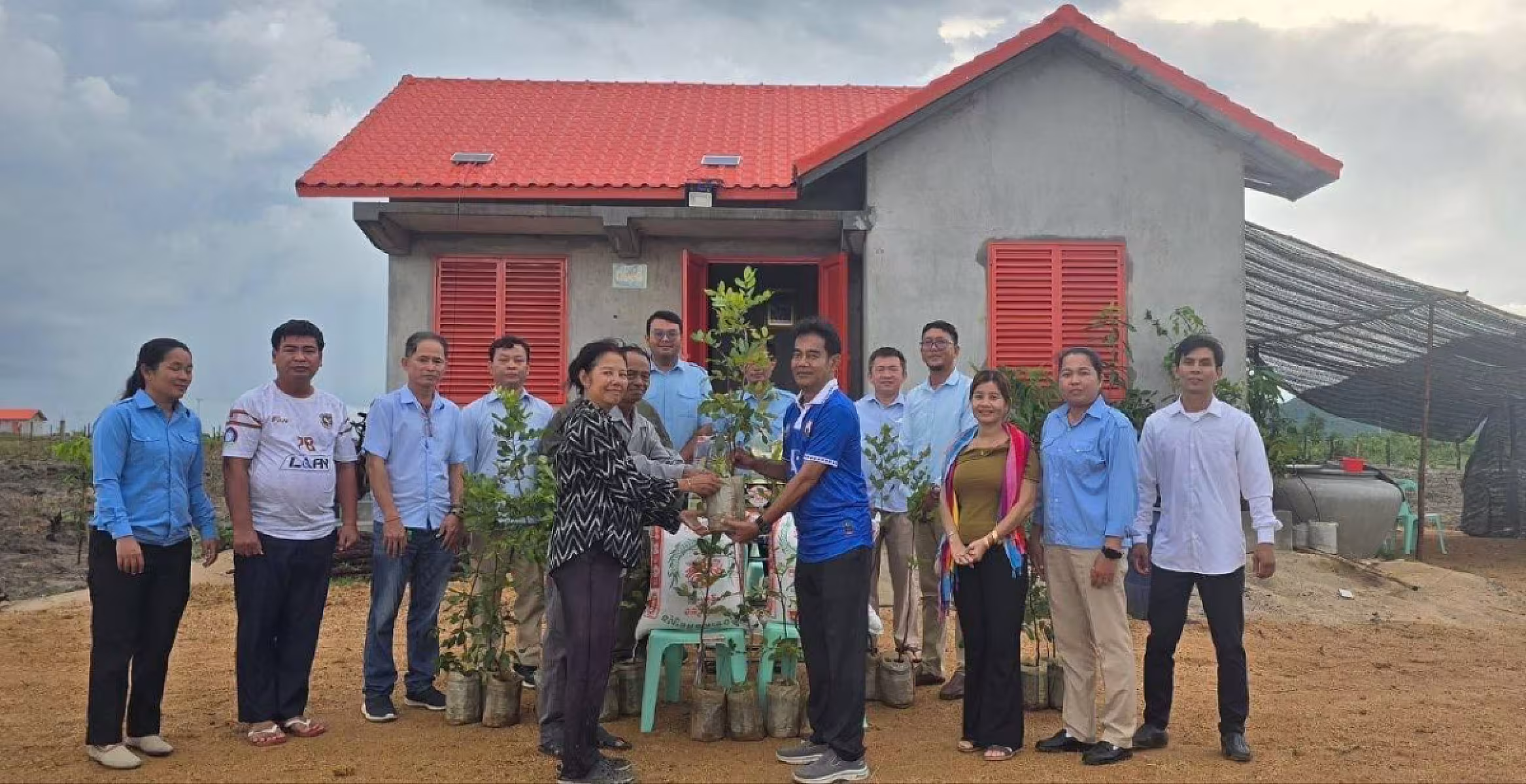 ក្រុមការងារ អ.ន.ក. ខេត្តកណ្តាល ចុះសាកសួរ និងនាំយកអំណោយជូនអតីតយុទ្ធជននៅភូមិអូរខុប