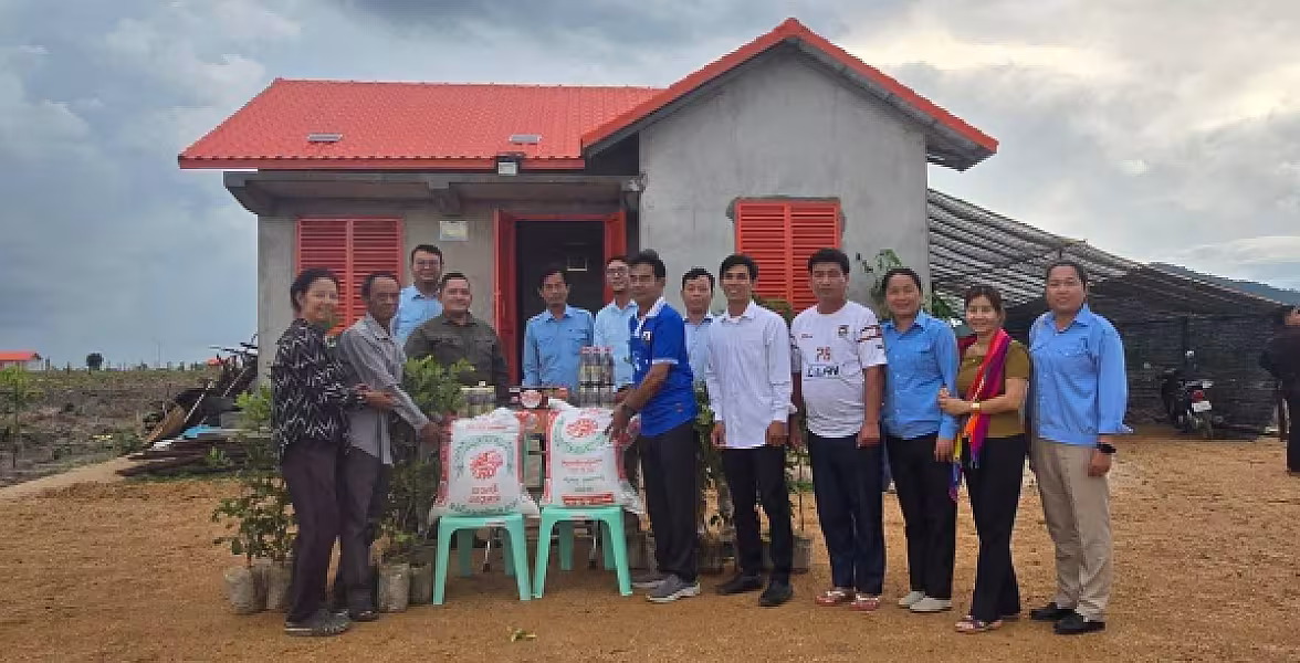 ក្រុមការងារ អ.ន.ក. ខេត្តកណ្តាល ចុះសាកសួរ និងនាំយកអំណោយជូនអតីតយុទ្ធជននៅភូមិអូរខុប - Image 2