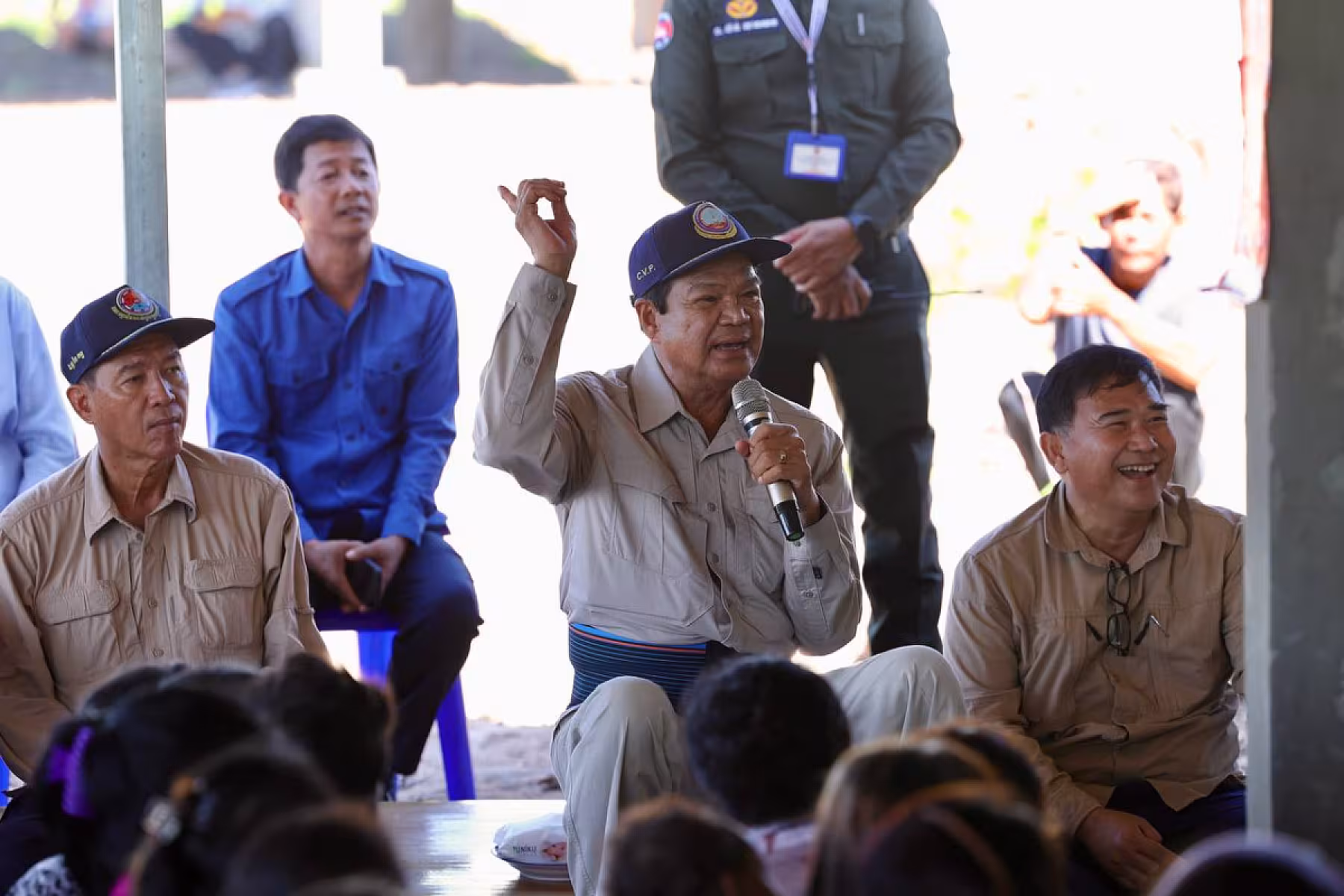 ឯកឧត្តម គន់ គីម អញ្ជើញចុះសួរសុខទុក្ខប្រជាពលរដ្ឋភៀសសឹក ក្នុងខេត្តឧត្តរមានជ័យ