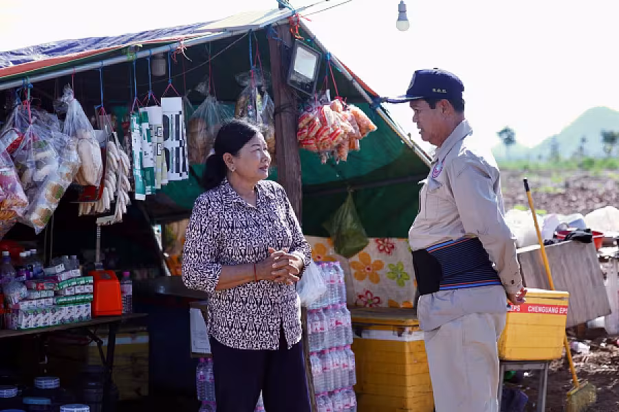 ឯកឧត្តម គន់ គីម អញ្ជើញចុះសួរសុខទុក្ខប្រជាពលរដ្ឋភៀសសឹក ក្នុងខេត្តឧត្តរមានជ័យ - Image 13