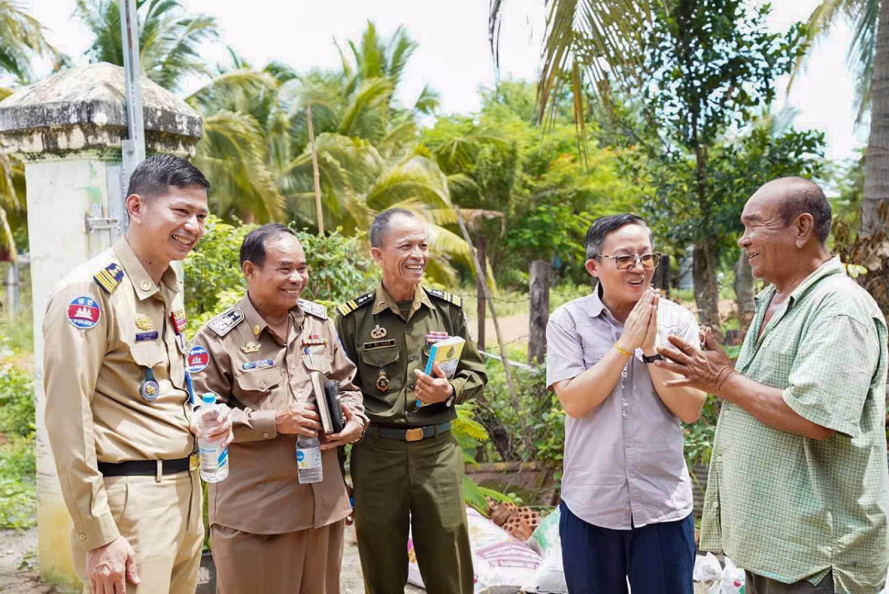 ឯកឧត្តម ឈួរ សុបញ្ញា អញ្ជើញចុះពិនិត្យស្ថានភាពរស់នៅអតីតយុទ្ធជន និងដីសម្បទានសង្គមកិច្ចនៅស្រុកភ្នំស្រួច 