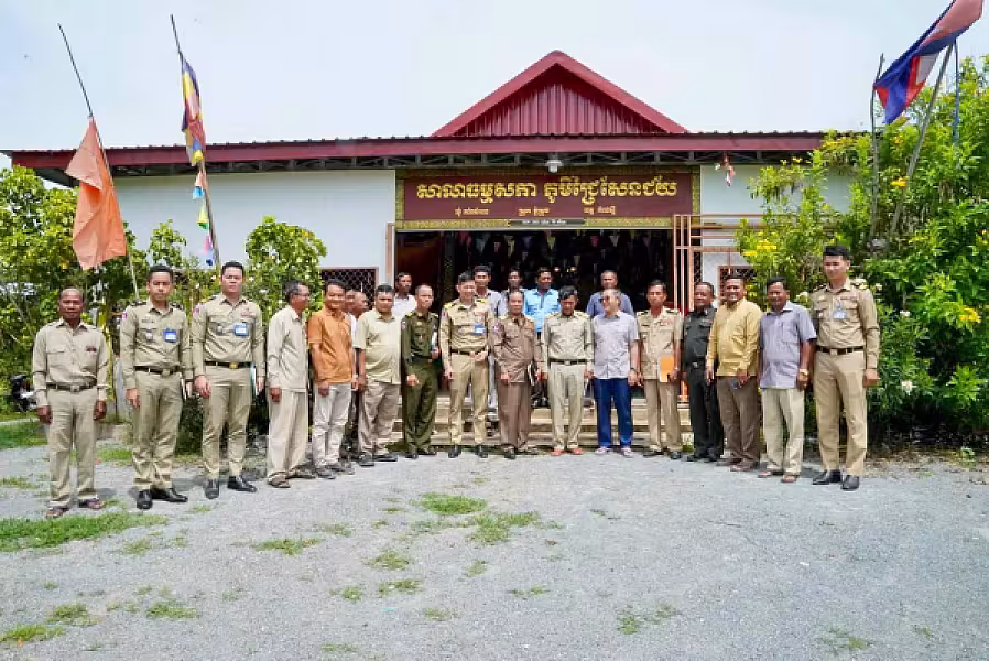 ឯកឧត្តម ឈួរ សុបញ្ញា អញ្ជើញចុះពិនិត្យស្ថានភាពរស់នៅអតីតយុទ្ធជន និងដីសម្បទានសង្គមកិច្ចនៅស្រុកភ្នំស្រួច  - Image 8