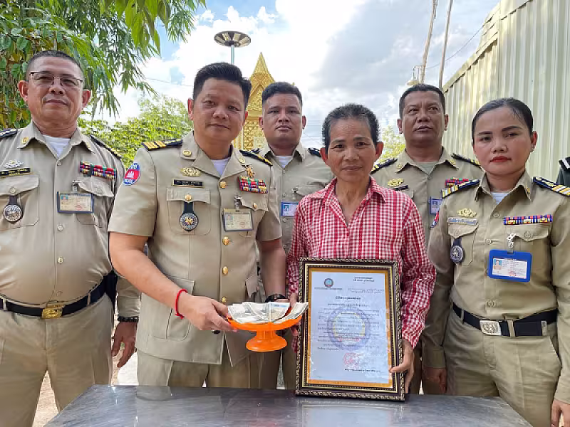 អ.ន.ក. រាជធានីភ្នំពេញ នាំយកថវិកាបេឡាមរណសង្គ្រោះជូនគ្រួសារសពសមាជិក - Image 2